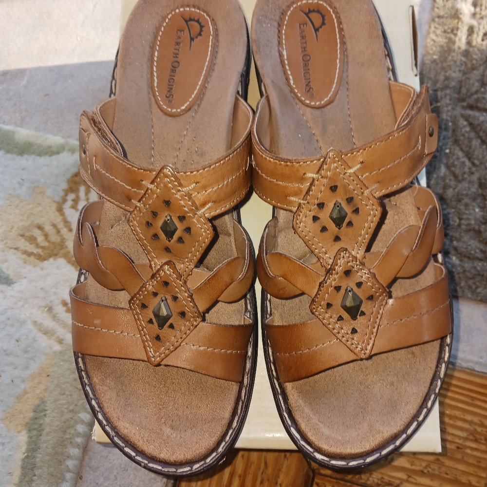 Earth Origins Alpaca 2 Tan Sandals Sz 10 EUC
